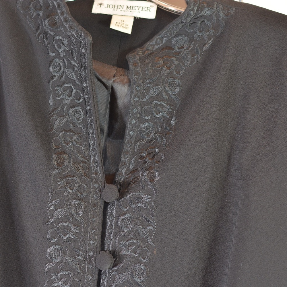 Black embroidered two pice Skirt/Jacket Suit SZ 14 John Meyer